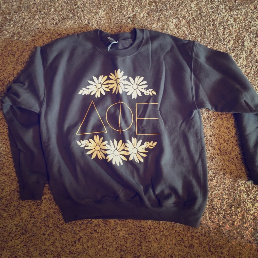 Crewneck sweatshirt • DPHiE